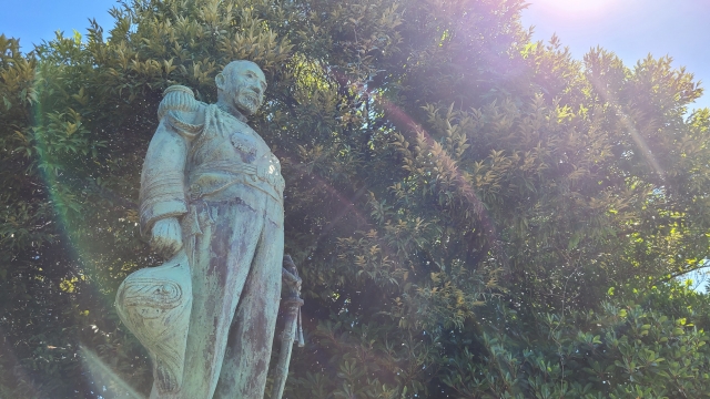 鹿児島県多賀山公園にある日露戦争を勝利に導いた立役者の1人である東郷平八郎の銅像