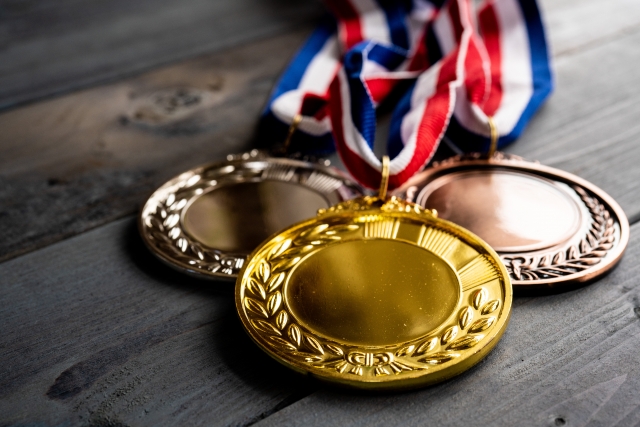 オリンピック「金・銀・銅」3種類のメダルをイメージした写真