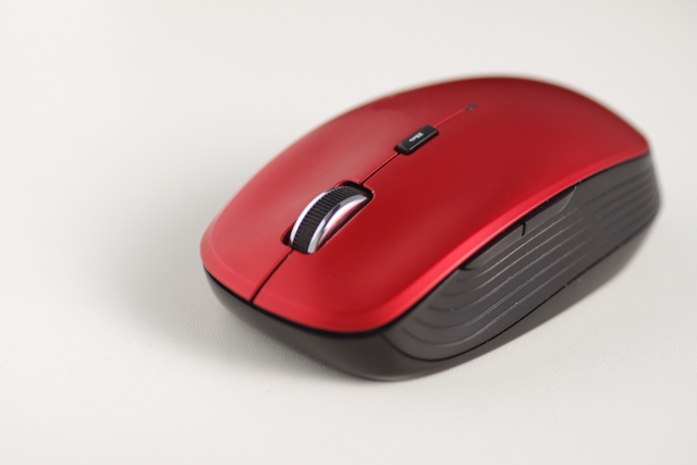 赤い色のマウスの写真